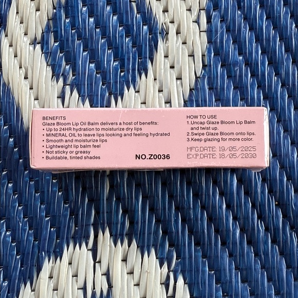 NWT Hydrating Glaze Lip Balm Tinted Lip Balm Smooth Moisturizing Shine Pink Drip - Picture 6 of 11